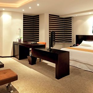 Deluxe King Suite